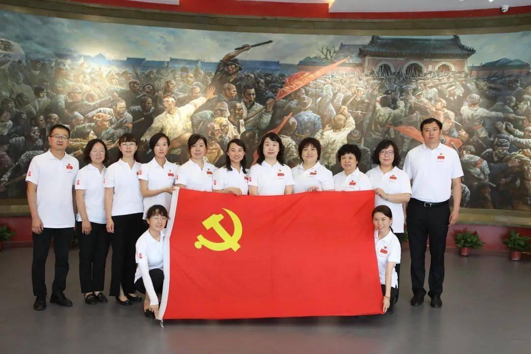 救援贪玩的大象
