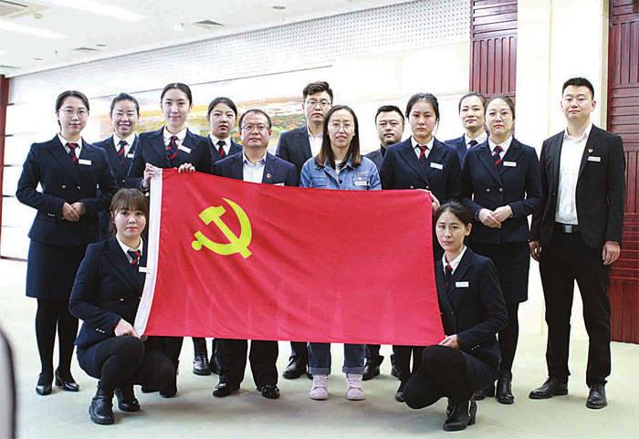 孙海洋女儿孙悦出书遭网暴,网友评论两边倒,究竟是怎么回事?红迪网-分享你的喜好和见解